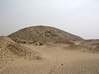 Die Sesostris-I.-Pyramide in Lischt, von Westen gesehen