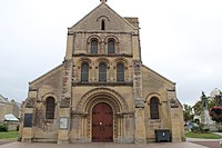 La façade de l'église.