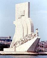 Monument als Descobriments (1960), de l'arquitecte José Ângelo Cottinelli Telmo i l'escultor Leopoldo de Almeida