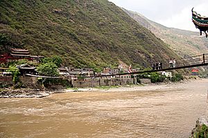 大渡河を渡る瀘定橋