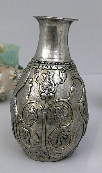 파일:MIK - Sassaniden Silbervase.jpg