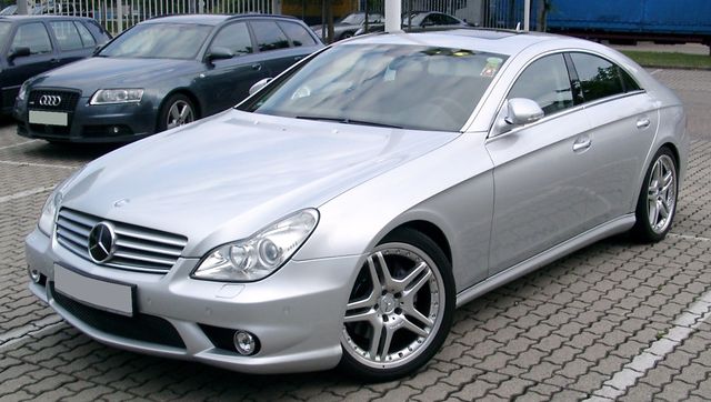 640px-Mercedes-Benz_C219_front_20080620.jpg