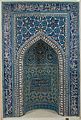 Mihrab (molitvena niša); 1354–1355; mozaik iz polikromno glaziranih rezanih ploščic iz kamna, vstavljenih v malto; 343,1 x 288,7 cm, teža: 2041,2 kg; iz Isfahana (Iran); Metropolitanski muzej umetnosti (New York)