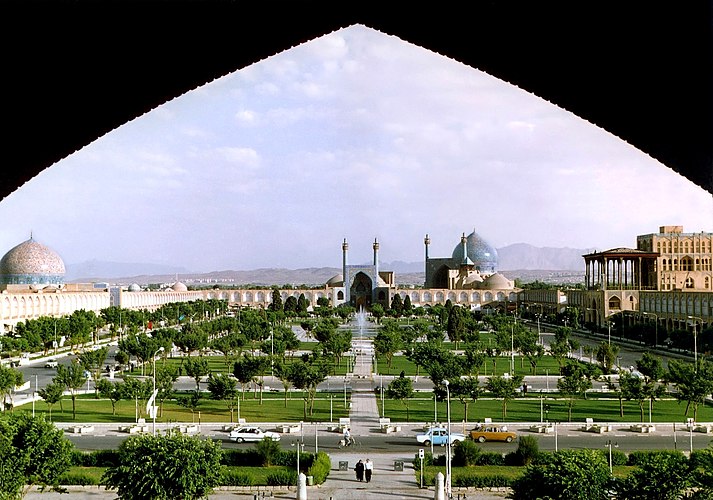 Площадь Naghsh-i Jahan, Исфахан, Иран. Один из объектов Всемирного наследия ЮНЕСКО