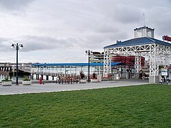 Паромный терминал Окленда в северной части площади Джека Лондона.