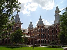 Burleson Quadrangle Old Main, Baylor University.jpg