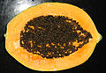 Rozkrojený plod papáji obecné