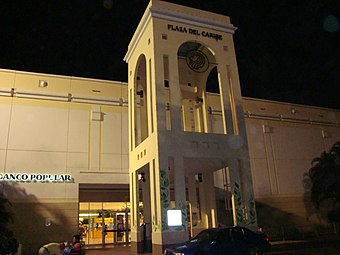 One of Plaza del Caribe's entrances at nighttime