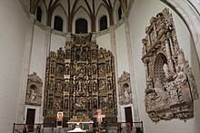 Interior y retablo de la Capilla del Obispo