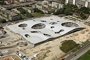 Le Rolex Learning Center en construction (juillet 2009).