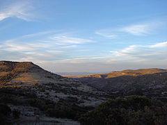 La Sierra de Guajolotes divide a Jesús María y San José de Gracia.