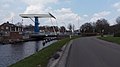 Smilde, el puente (Veenhoopsbrug) en el canal (de Drentse Hoofdvaart)