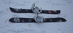 Splitboard, mászáshoz (felfelé haladáshoz) előkészítve