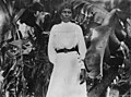 سيدة من سكان جزر بحر الجنوب في فارنبوروه، بكوينزلاند، حوالي عام 1895