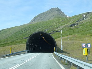 Tunnel am Suðurfjarðavegur - panoramio.jpg