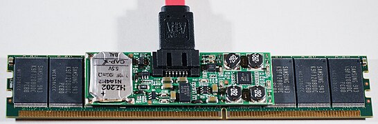 Barrette de RAM connectée via SATA.