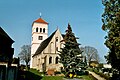 Kirche (mit Ausstattung), Kirchhof mit Einfriedung sowie Grabmal eines unbekannten Soldaten und Kriegerdenkmal für die Gefallenen des Zweiten Weltkrieges