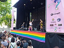 Pilar Arrese junto a Kumbia Queers en el festival Zorrilla's Fest de Valladolid