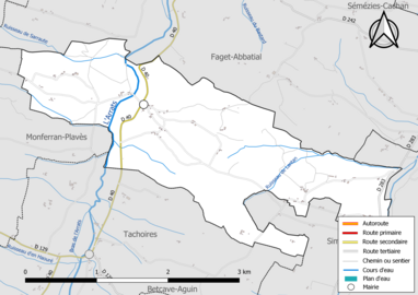 Carte en couleur présentant le réseau hydrographique de la commune