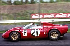 Alfa Romeo Tipo 33/2 ระหว่างการแข่งขัน 1000-km race ที่ Nürburgring 1967