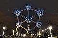 Atomium sa gabi