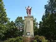 Statue du Sacré-Cœur, sur la colline de la Hossière.