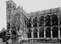 S. 69/70 - Châlons-sur-Marne, Kathedrale, Nordquerhaus, ab 1256, zweibahnige Lanzetten mit Scheitelscheibe weisen einwärts auf gelappte aber sonst uungegliederte Rundscheibe