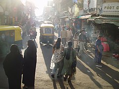 La rue commercial street dans le quartier de Shivajinagar, importante artère commerciale.