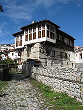 Le musée du costume traditionnel (el).