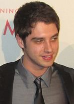 David Lambert dans le rôle de Brandon Foster.