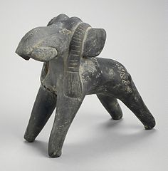 Éléphant (terre cuite) de Mathura, IIIe siècle av. J.-C.