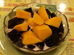 Kühlendes Grasgelee-Mango-„Pudding“ ⁠a