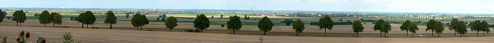 Blick von der gleichnamigen Raststätte an der A7 (Fahrtrichtung Nord) auf die Hildesheimer Börde