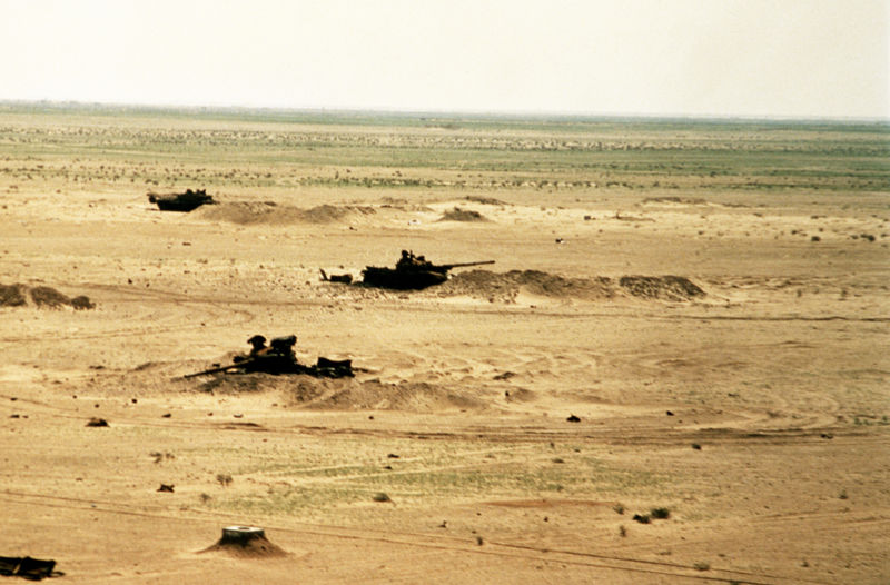 http://upload.wikimedia.org/wikipedia/commons/thumb/d/d7/IrakT72DesertStorm1991.jpg/800px-IrakT72DesertStorm1991.jpg