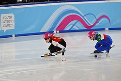 Li Kung-csao (balra) és az olasz Thomas Nadalini (jobbra) az 1000 m 8. előfutamában (2020. évi ifjúsági olimpia, Lausanne)