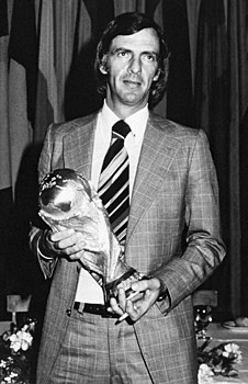 Менотти с Кубком мира по футболу 1978 года в качестве главного тренера сборной Аргентины