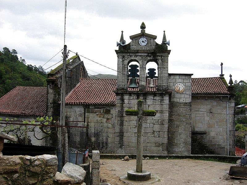Ficheiro:Mosteiro de Santa María de Ermelo.jpg