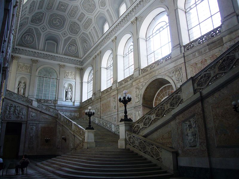 File:Napoli Palazzo reale - ingresso e scalone sinistro 1040723.JPG
