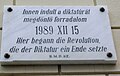 Die Tafel an der Reformierten Kirche erinnert an den Beginn des Aufstands von 1989