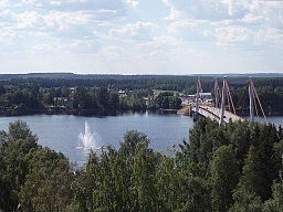 Strömsundsbron mot söder med Näsviken till höger i bakgrunden