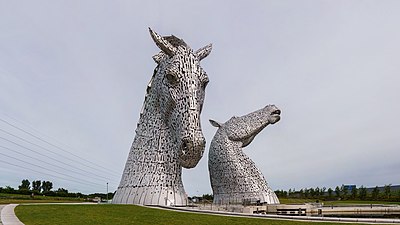 The Kelpies - karya pematung Andy Scott pada 2013. Tinggi 30m di Falkirk, Skotlandia.