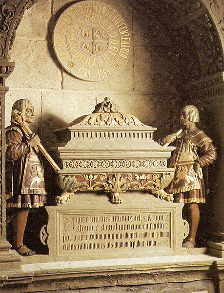 Archivo:Urna sepulcral que contiene las entrañas de Alfonso X el Sabio, rey de Castilla y León. Catedral de Murcia.jpg