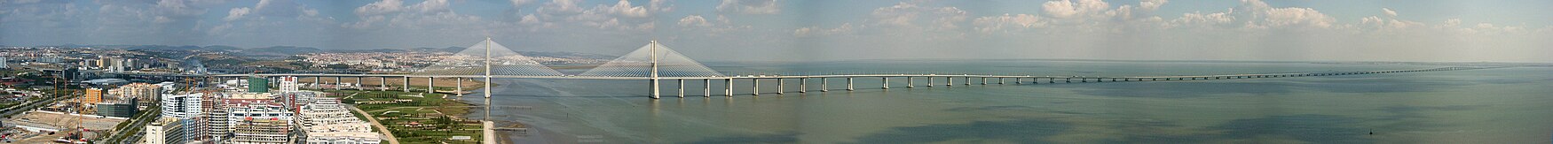 Panorámica da Ponte Vasco da Gama.