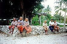 Everyday and ritual clothing of the Atoin Meto in Kuan Fatu (South Amanuban) 1992 Westtimor Mensch 4.jpg