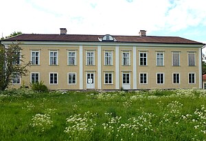 Ålhults säteri, fasad mot öst, maj 2012.