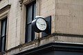 Vue de l'horloge sur la façade à l'angle nord-est