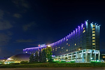 Гостиница около спорткомплекса «Олимпийский» — Azimut Сити Отель Олимпик Москва. Здесь же расположена штаб-квартира компании[1].