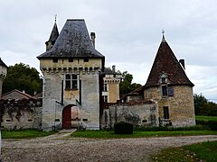 Le pont-levis et le châtelet d'entrée.