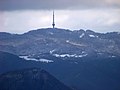 Buková hora kun la elsendilo, vido el Belvedero de Erben al Severní terasa en Ústí nad Labem, distanco 12,6 km