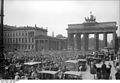 Haus Sommer (Berlin, Pariser Platz), links des Brandenburger Tores